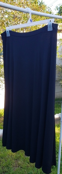 Skirt - Picture 1 of 2